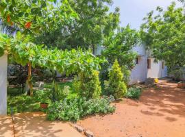 MM GARDENs, hotel in Kālapettai