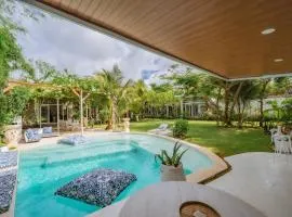 4BR Villa for Families - 5 Min to Thomas Beach