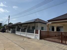 Pattiya House, hotel in Hua Thanon Beach