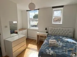 A spacious en-suite room