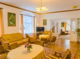 Retro Apartment 120 m2