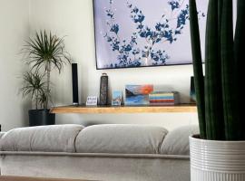 Marios House – hotel w mieście Kini