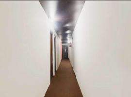 Hotel O by OYO Silver Stone, viešbutis mieste Delis