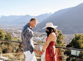 Panoramahotel Am Sonnenhang, spa hotel in Tirolo