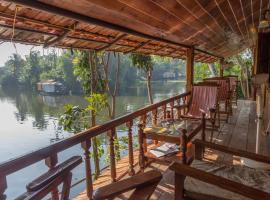 Malayalam Lake Resort, hotell i Alleppey