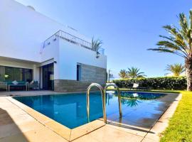 Villa Serena luxe et calme 500 m de la plage, hotel i Tamraght Ouzdar