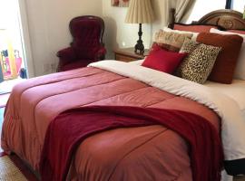 cozy room, private bathroom and kitchen, bed & breakfast σε Princeton