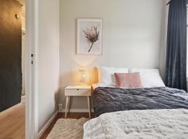Stylish Private Rooms in Lofoten Guesthouse, hotell sihtkohas Leknes