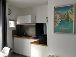 Studio Le Provence 2 étoiles tout équipé, wifi, parking