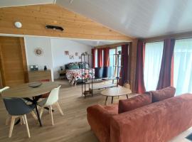 Saint-Jean-de Niost में, होटल Chalet bois cosy indépendant Saint Jean de Niost