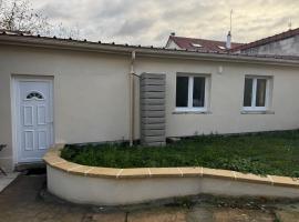 Charming cozy house near Paris and Disney, Hotel in Gagny