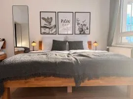 StaySimplyHaven - Modernes City-Apartment, King-Size Bett, 55'' Smart-TV, Self Check-In