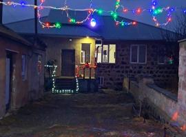 Manan Guesthouse, ξενοδοχείο σε Chʼkalovka