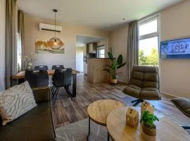 Modernes Chalet mitten im Grünen mit eigener Terrasse am Wasser Nr 67