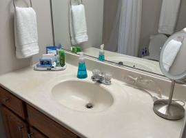 Lakeview 2 bed 2 bath condo, condo sa Champaign