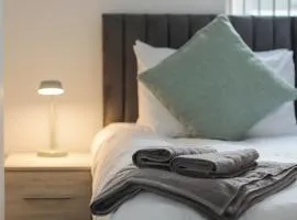 Chesterfield 2 Bed Apt - Sleeps 5 - Ideal for Workers - Hosted by StayHostSave