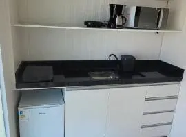 Kitnet container 30 metros da praia 6 km Beto carrero