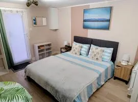 Studio cosy, tout équipé, WI-FI proche Clinique Saint-Pierre