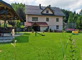 Dom w Górach Agro Zibi z zewnętrzną banią z jacuzzi