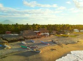 Crystal Beach Hotel, hotel en Las Hojas