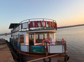 Trinetra Boat House - Dormitory, b&aring;d i Honāvar