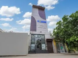 FabHotel Devi Heritage - 2 kms from Shri Banke Bihari Mandir