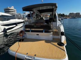 Trim Nautica Charter, Hotel in Biograd na Moru