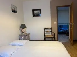 2 Chambres dans maison typique