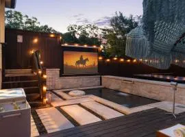 Sunset Saloon - Pool Outdoor Theater & Ping Pong