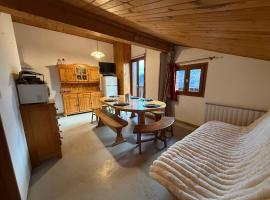 Appartement chaleureux, Hotel in La Lechere