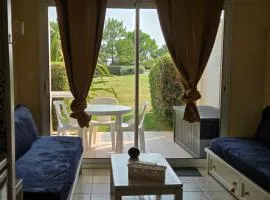 Appartement T2 avec terrasse, résidence front de mer