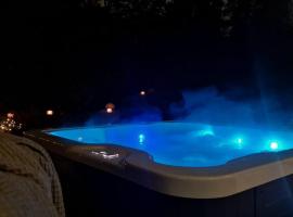 Beautiful house in peaceful area, hotel ve Vantaa