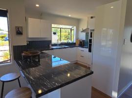 Bumble Bee Cottage，位于凯里凯里的酒店