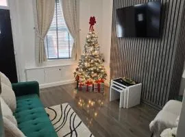 Free parking and 15 minutes walk to the Railway Museum