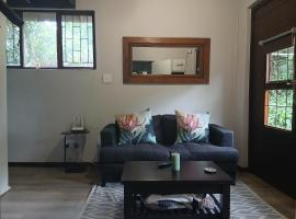 Quirky Tiny House, hotel in Kloof