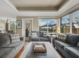 Sunset Ridge - Luxurious Corner Condo - Spectacular Mt Views with open Pool!