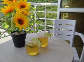 Moderno Apartamento con Aire Acondicionado - WIFI - Piscina - Aqualina Green - 6 Huéspedes, khách sạn ở Girardot