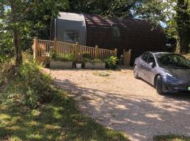 Beautiful one bed Pod in idyllic surroundings, hotel i Totnes