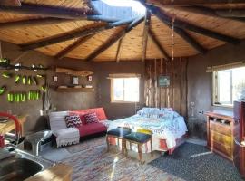 Refugio de tierra con vistas en Ocoa, hotel in Viña Guzmán