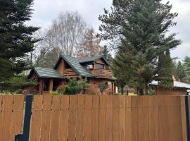 Dom letniskowy wolnostojący drewniany na wyłączność, jezioro Piaseczno 350 m, jacuzzi, hotel in Czarny Las