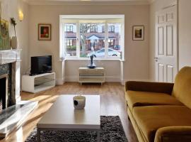 2 minute walk to LUAS (tram), ξενοδοχείο στο Δουβλίνο