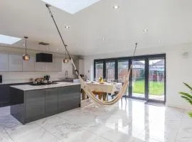 Contractors & families 4 Bedrooms Parking Wifi