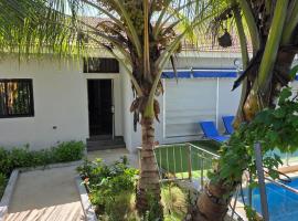Villa Massai avec piscine au cœur de Saly, ξενοδοχείο σε Sali Nianiaral