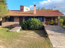 Casa con pileta en Cabalango - Sierras de Córdoba IG alquilervillacarlospaz, khách sạn ở Cavalango