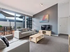 Plantation - 3BR Modern Family Friendly Apartment Huskisson Main Street By Nautilus Apartments Jervis Bay