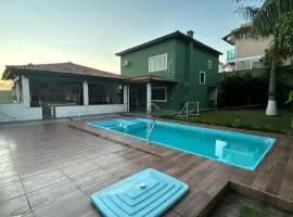 Casa familiar com piscina Penedo RJ