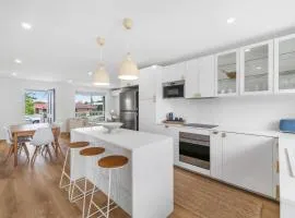 The Pearl A Fresh, Modern Family Retreat in Old Erowal Bay