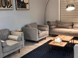 Urban Cabin Retreat 3BD Terrace&Covered Parking