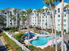 Disney near Family Apartment Pool view Free parks shuttle
