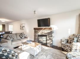 The Langley Courtyard Home 2BR, 2BA for 6 Guests, hotel a Langley